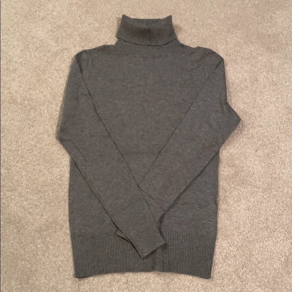 Ann Taylor Gray Turtleneck knit sweater